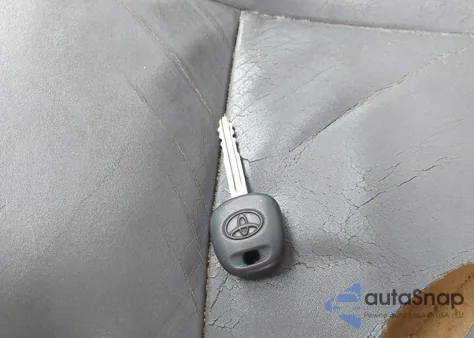 2002 Toyota Sienna Le/Xle z USA, uszkodzony, nr VIN 4T3ZF13C02U436315